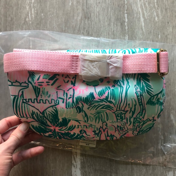 Lilly Pulitzer GWP Waist Bag - Camelflage - Picture 2 of 8